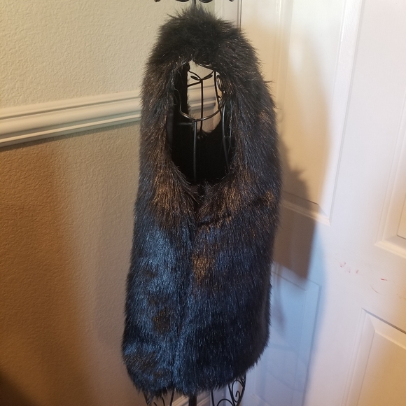 New with Tags Shelby Collection Black Faux Fur Vest Size Latge - Picture 5 of 7